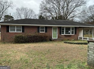 15 Cedar St, Hartwell, GA 30643