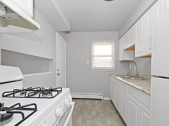 4th image of 7820 S South Shore Dr #3D