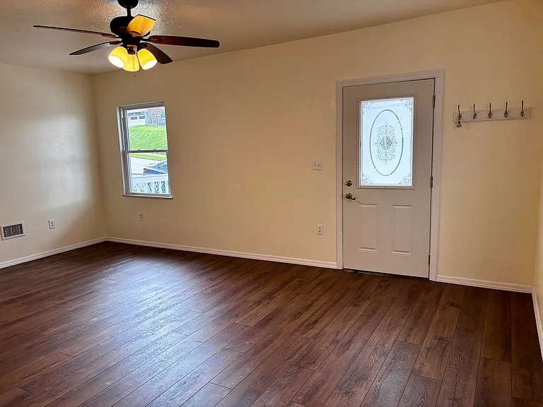 547 Parker St — Photo 4