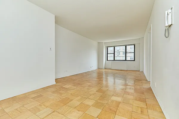 Rented by PocketBroker Inc | media 9