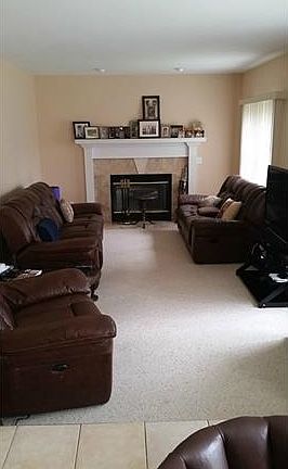3rd image of 2286 Greenlawn Ave