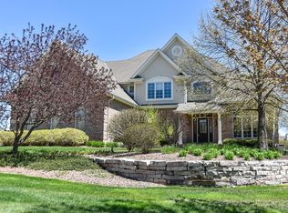 1263 Mary Hill Cir, Hartland, WI 53029