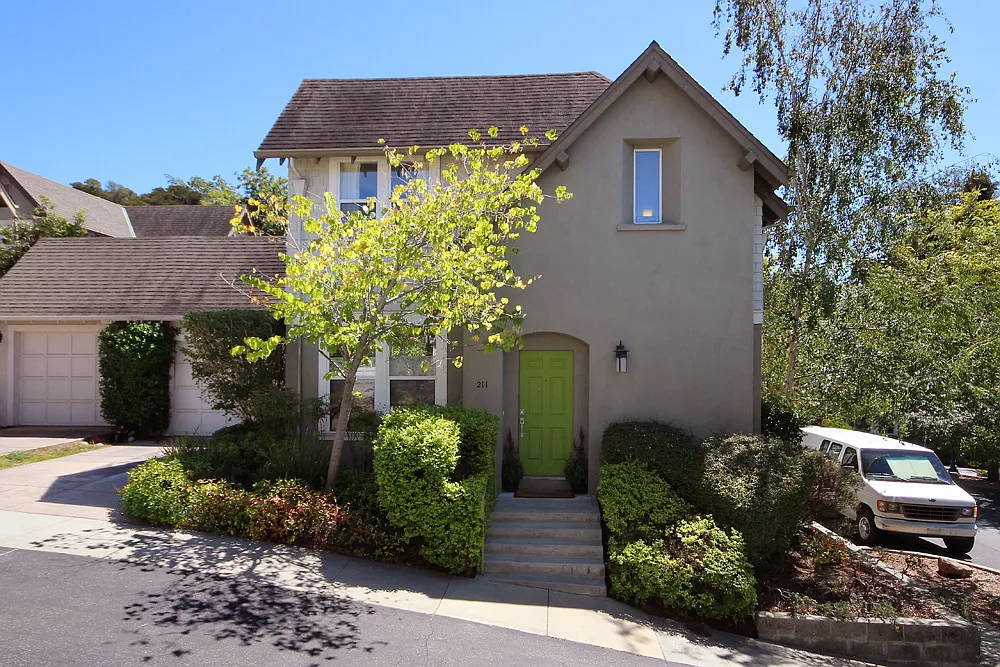 211 Roosevelt Ter photo 1