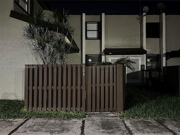 4th image of 9990 NW 9th Street Cir APT 205