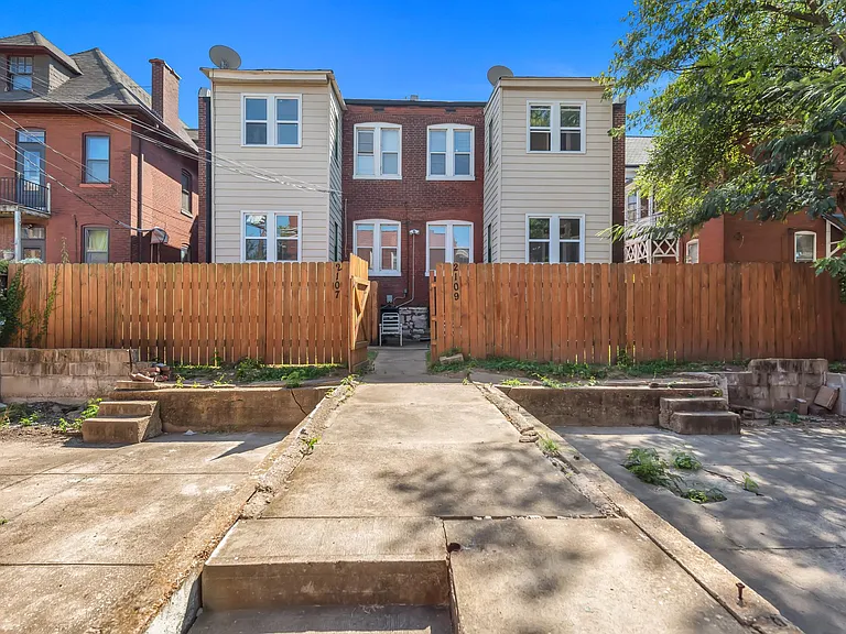 2107 Russell Blvd #1E — Photo 14