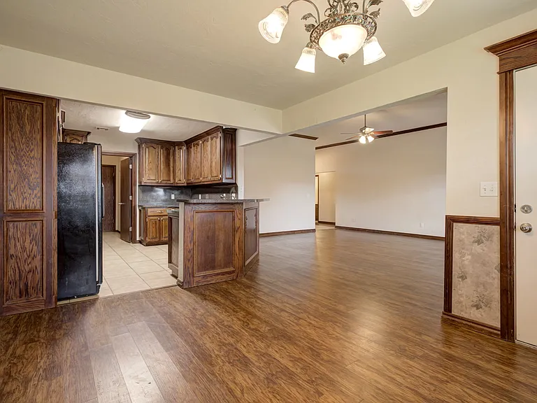 509 Finch St — Photo 14