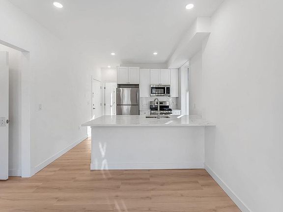 5th image of 306 Varick St Floor 3