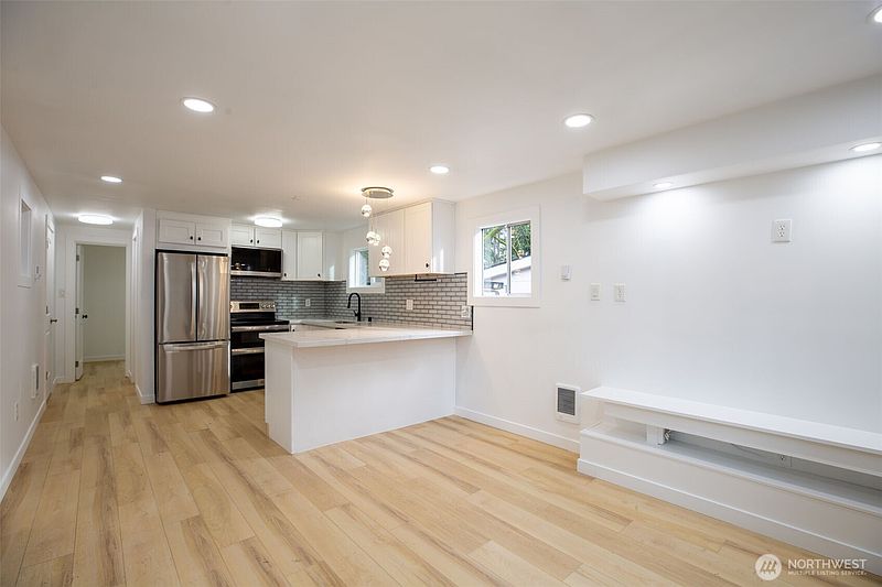 4th image of 100 228th St SE #19-B