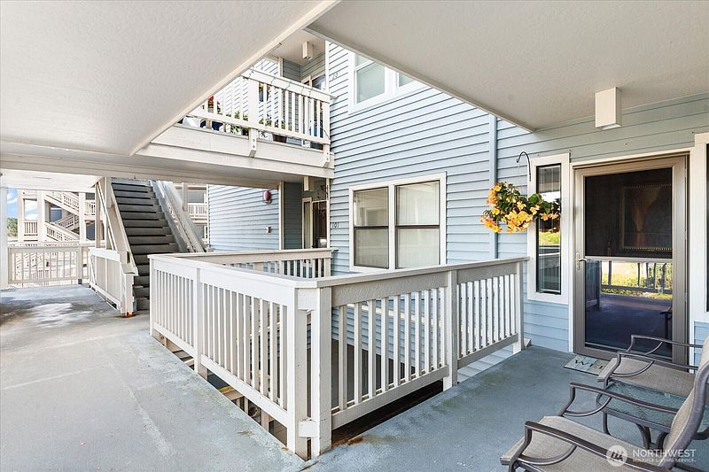 2nd image of 651 SE Bayshore Drive #C102