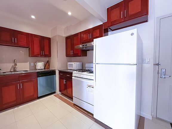 2nd image of 37-20 Prince St Floor 8