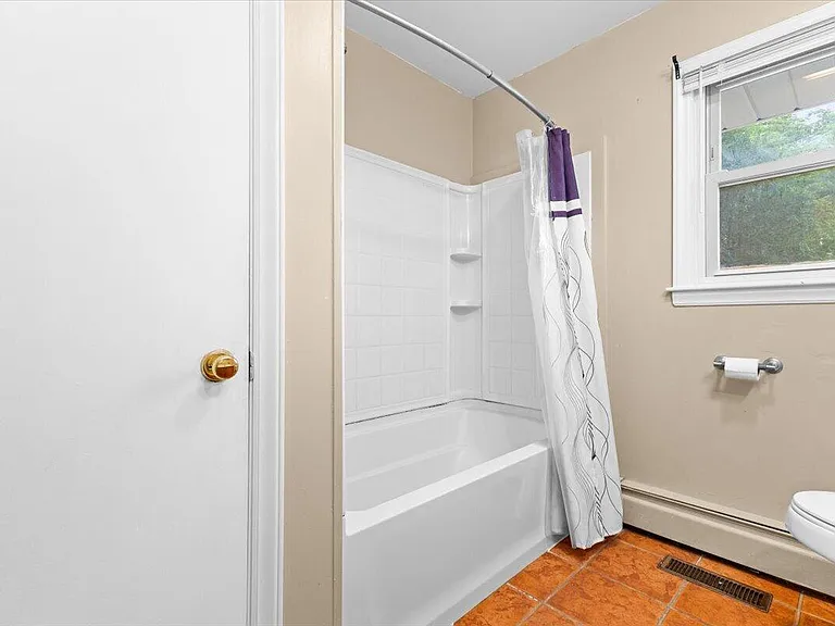 2313 King St NE — Photo 17