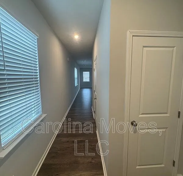 409 Mariene Dr — Photo 3