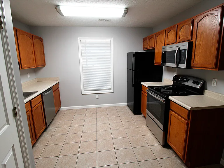 561 Hampton Way #1 — Photo 6