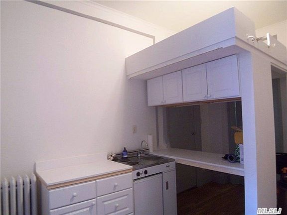 3rd image of 140 W 69th St APT 52A