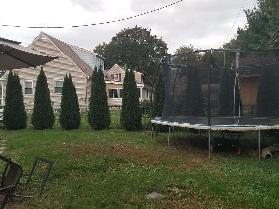 2nd image of 3189 Maple Rd