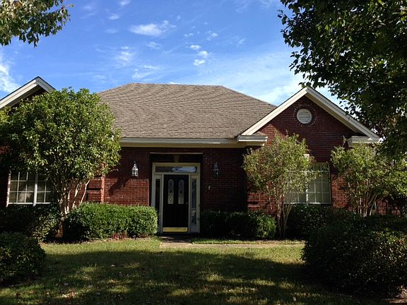 2nd image of 1925 Parkview Dr S