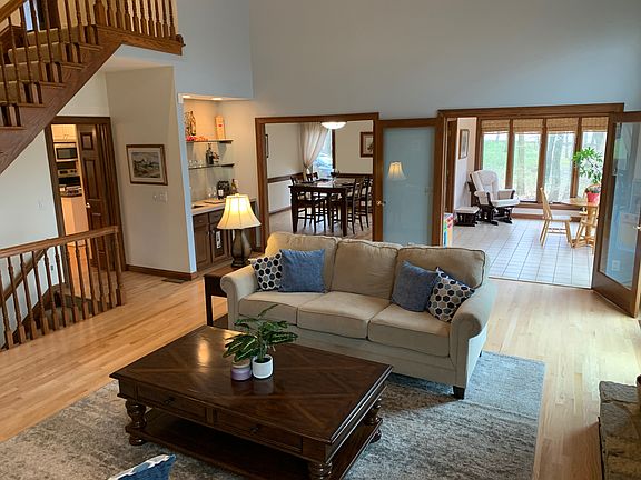 3rd image of 5699 Woodbridge Ln