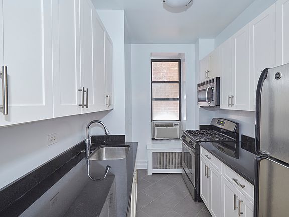 3rd image of 60 W 76th St APT 2E