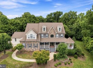 5 Cross Point Dr, Owings, MD 20736
