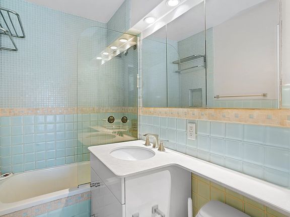 5th image of 167 E 67th St APT 15B