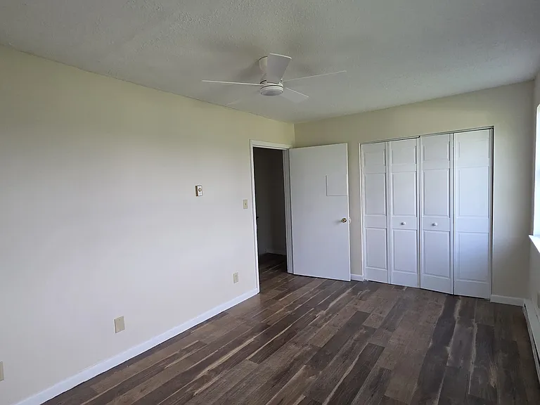 320 Hubbard St — Photo 5
