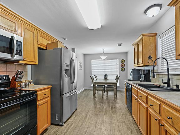 4th image of 10036 Chapel Hill Dr