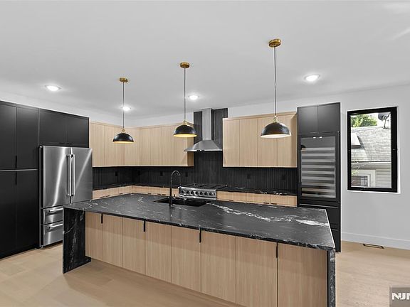 5th image of 704 Chestnut Street #B