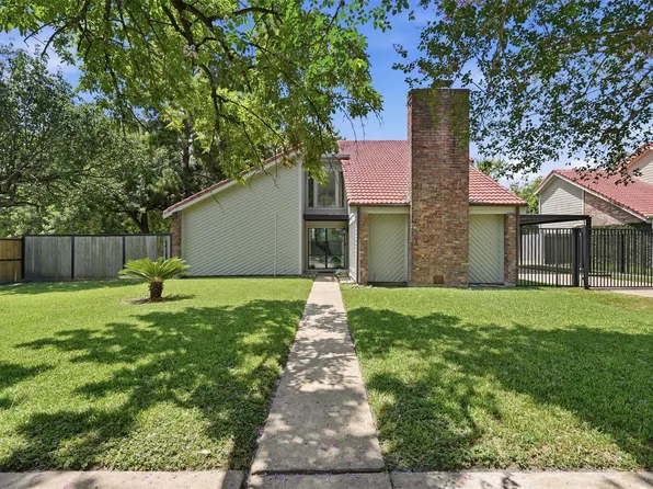 6107 Vinewood Dr, Houston, TX 77088