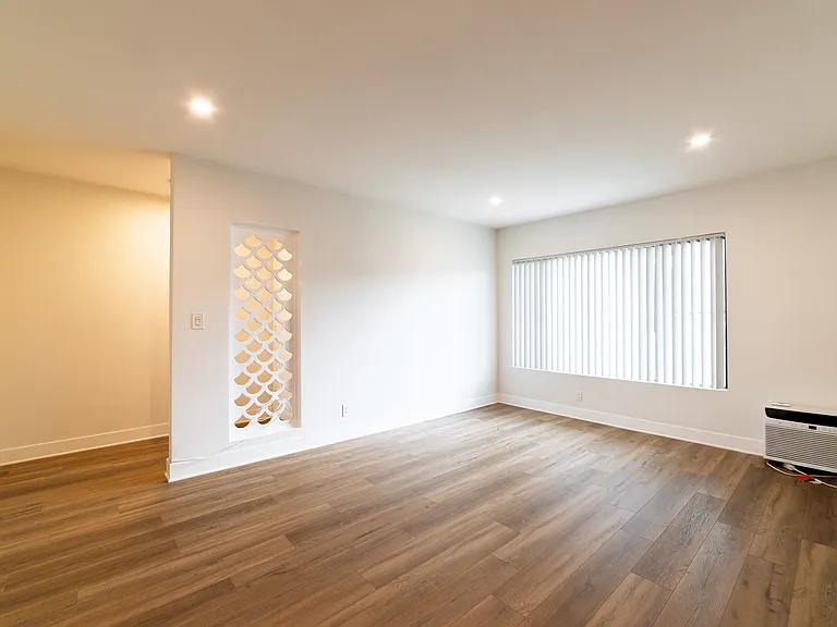 2233 S Ridgeley Dr #307 — Photo 2