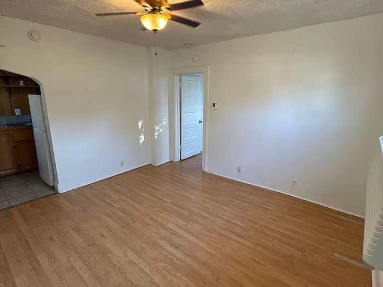 3419 Howard St — Photo 16