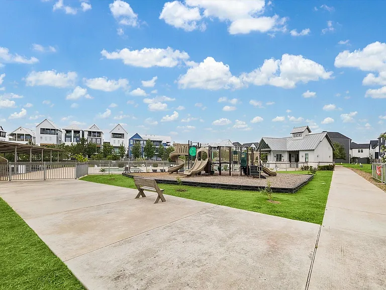 8741 Park Kolbe Ln — Photo 32