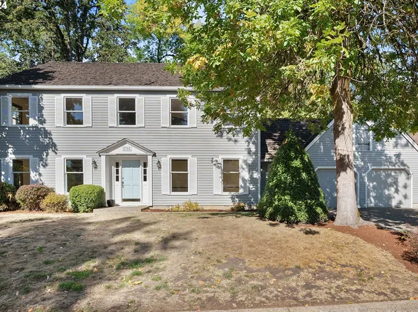 5754 Charles Cir, Lake Oswego, OR 97035