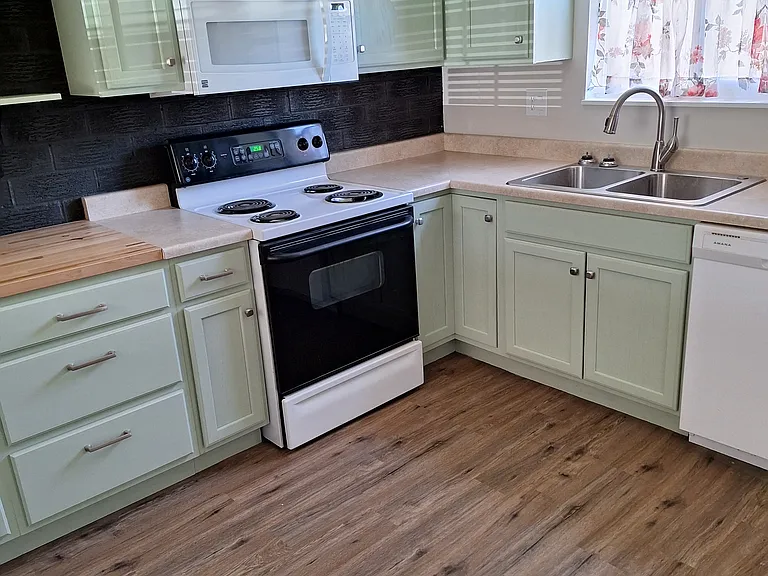 542 Yale Pl #B — Photo 7