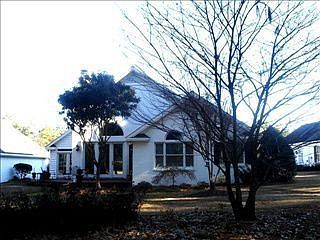 1st image of 105 Fairway Dr