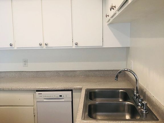 5th image of 2300 E Westport Dr #Bda73774b