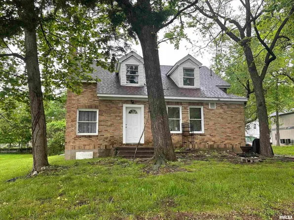 906 S Elizabeth St, Carbondale, IL 62901