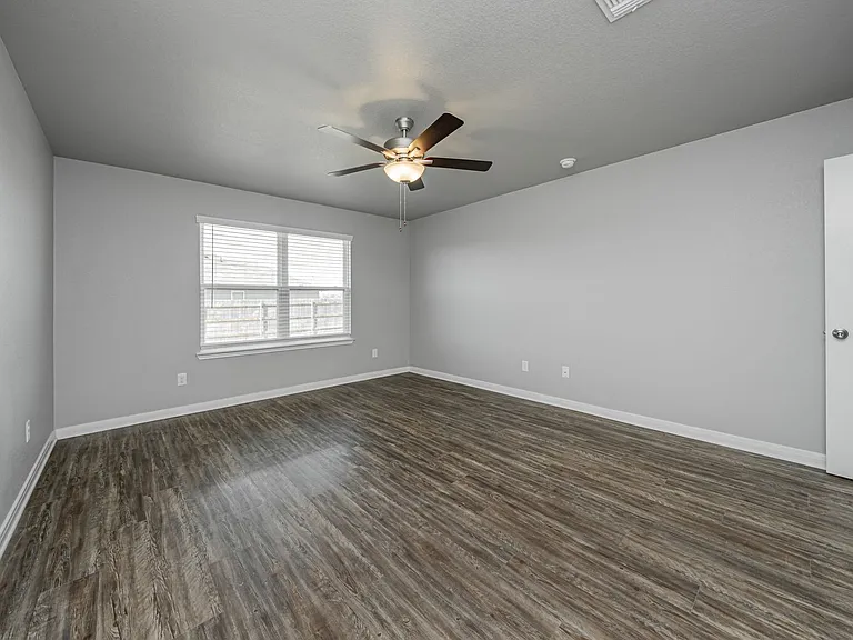 1368 Kingsgate Dr — Photo 24