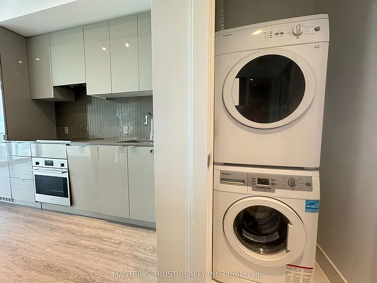 7 Grenville St #5806 — Photo 9