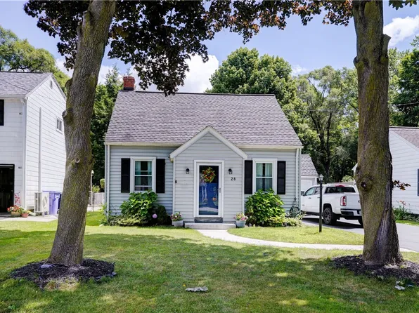 28 Fenton Rd, Rochester, NY 14624
