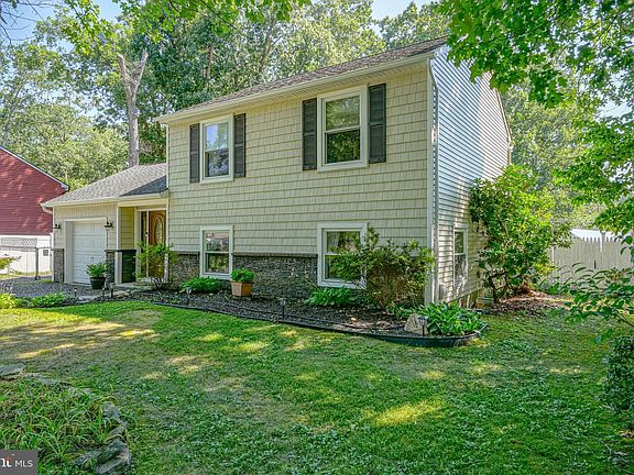 2nd image of 602 Autumn Crest Dr