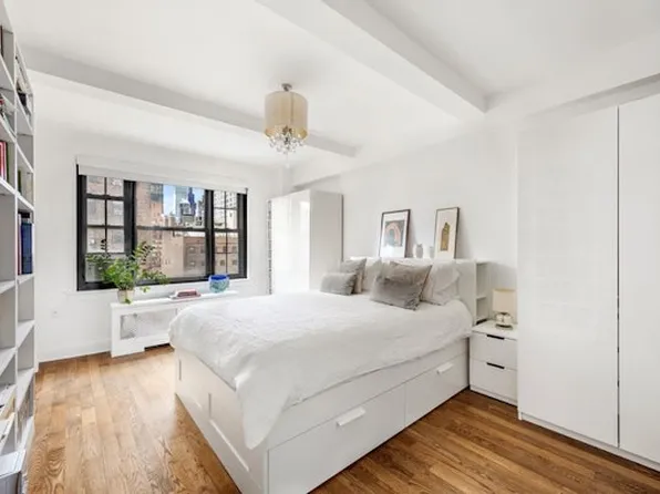 245 East 72nd Street image 8 of 12