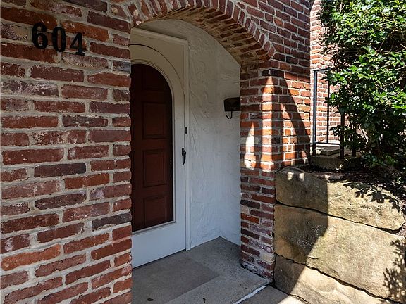 3rd image of 604 Maplewood Ct