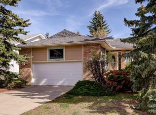 76 S Edgeland Rd NW, Calgary, AB T3A 2Y4