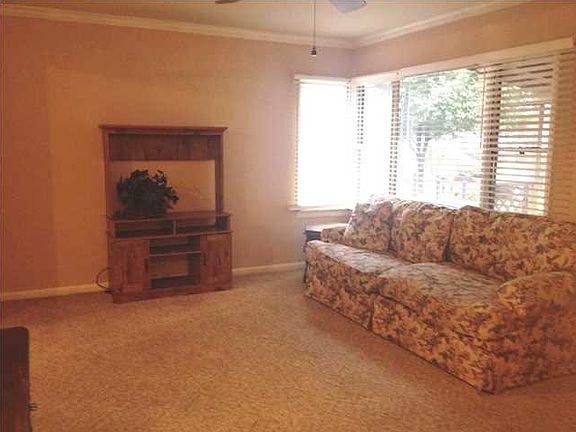 2nd image of 1516 S Saint James Blvd