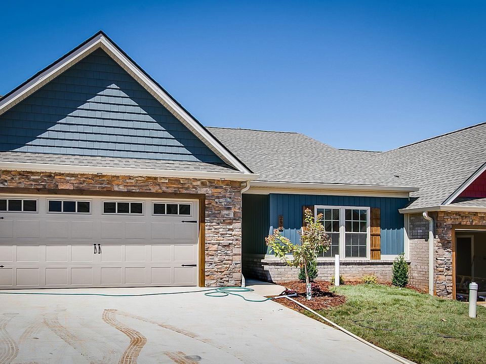 1st image of 320 Harps Ln