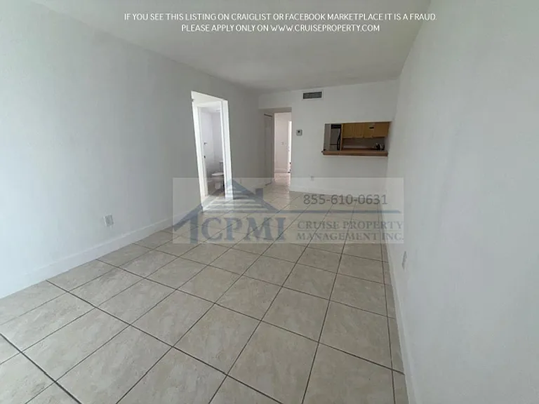 1095 W 77 St Hialeah, FL 33014 — Photo 18