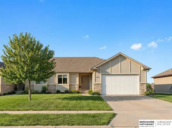 1306 Autumn Rd, Hickman, NE 68372