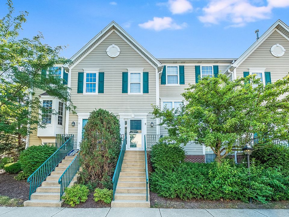 Condo with 2-car attached garage in a great location, with low-maintenance living!