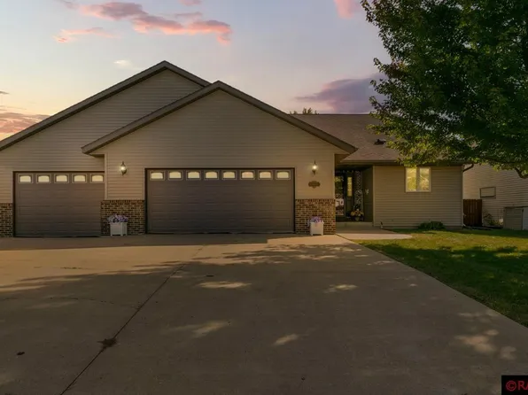 113 Quinion Dr, Mankato, MN 56001