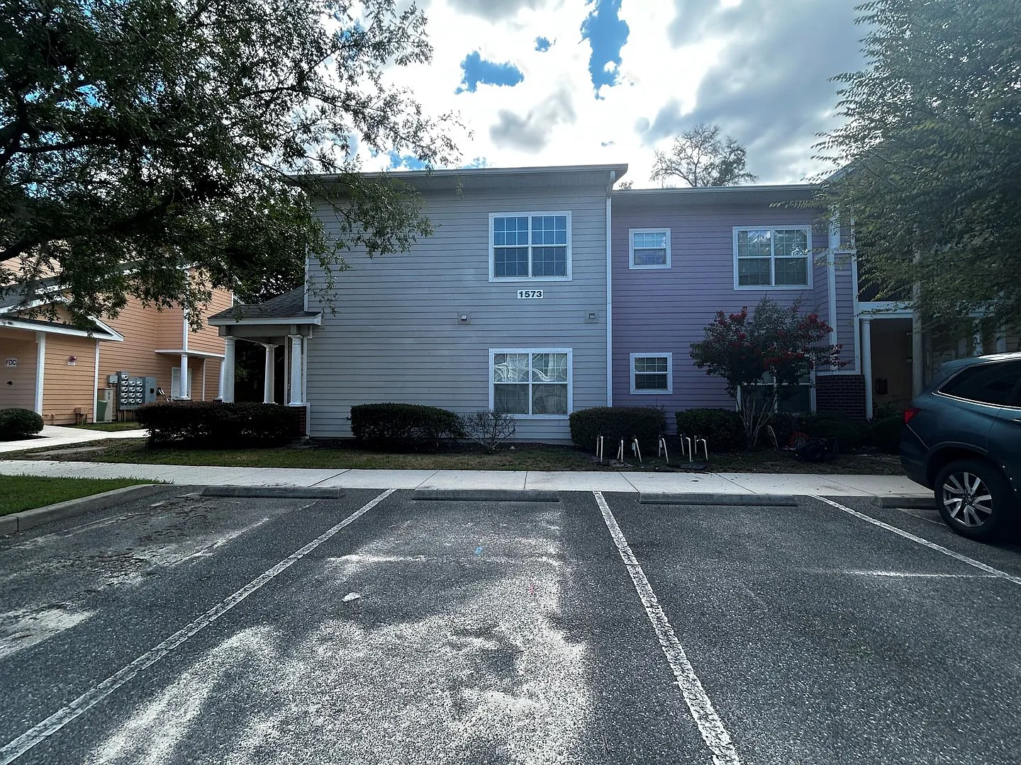 Lease Terms Negotiable Two Weeks Free Rent! - Beautiful Townhome In Nw Gainesville — Photo 2